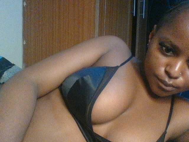 Hunnybloom live cam on BongaCams