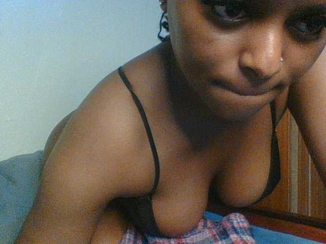 Hunnybloom live cam on BongaCams