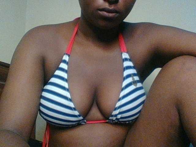Hunnybloom live cam on BongaCams