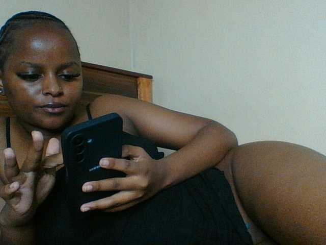 Hunnybloom live cam on BongaCams