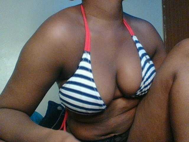 Hunnybloom live cam on BongaCams