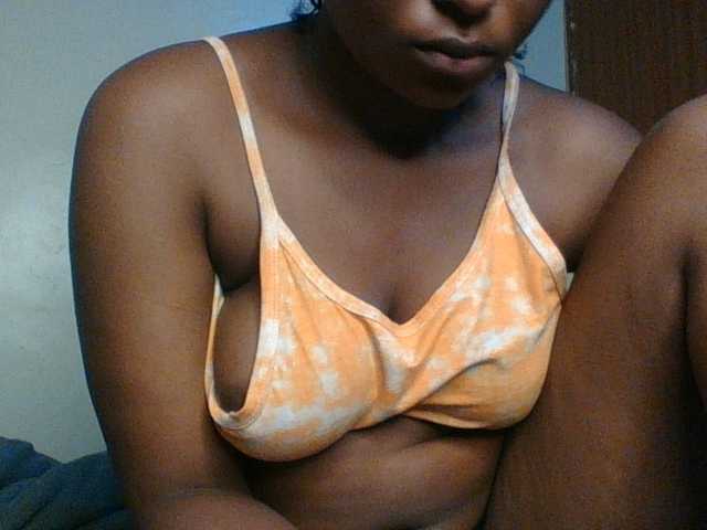 Hunnybloom live cam on BongaCams