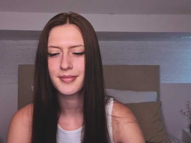 Natural-beauty live cam on BongaCams