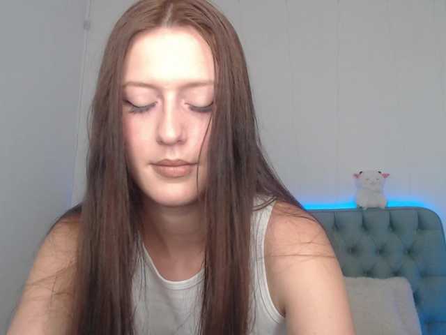 Natural-beauty live cam on BongaCams