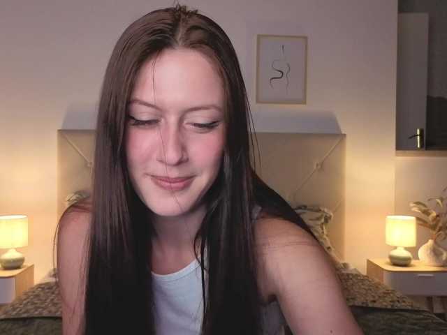 Natural-beauty live cam on BongaCams