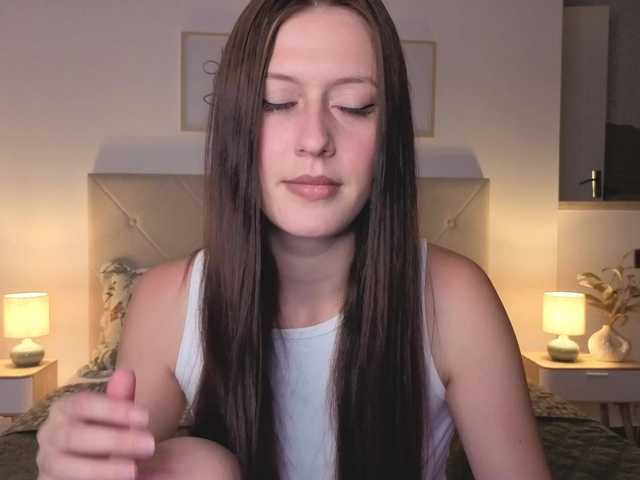 Natural-beauty live cam on BongaCams