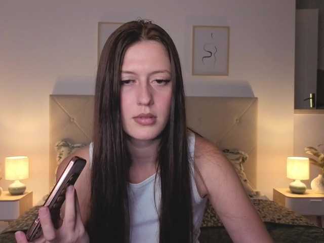 Natural-beauty live cam on BongaCams