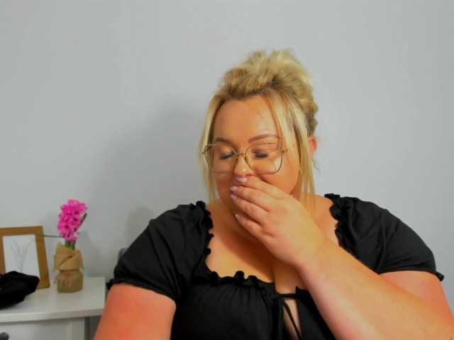 HazelKitty live cam on BongaCams