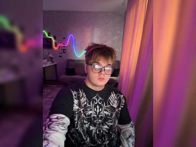 ZxcTOXA, 20 y/o - Live Cam on BongaCams