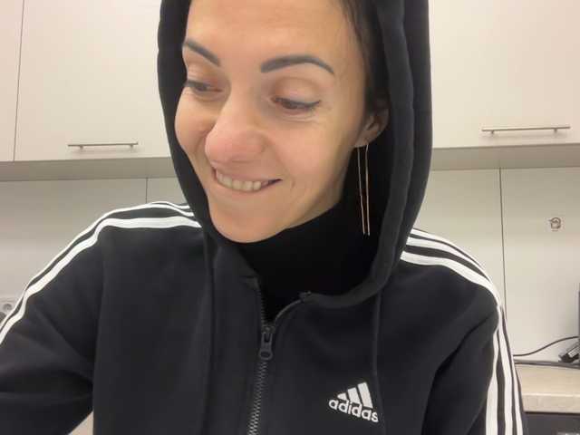 elena1983, en directo ahora en BongaCams