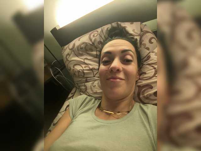 elena1983 live cam on BongaCams