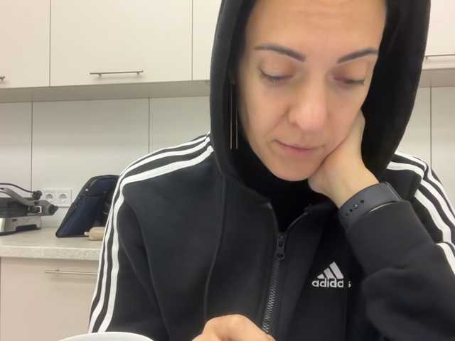 elena1983, en directo ahora en BongaCams