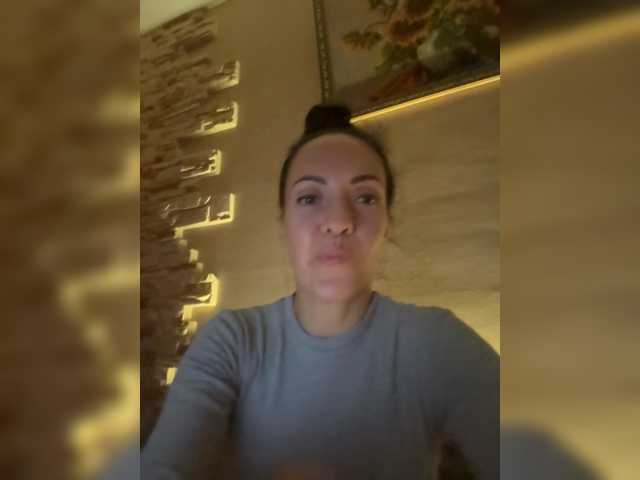 elena1983 live cam on BongaCams