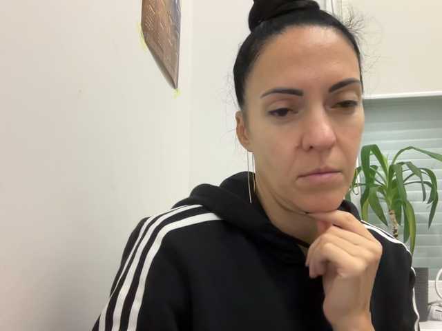 elena1983 live cam on BongaCams