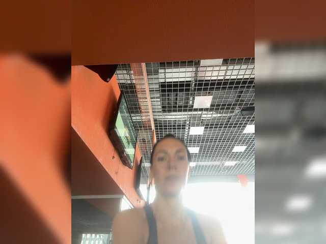 elena1983 live cam on BongaCams