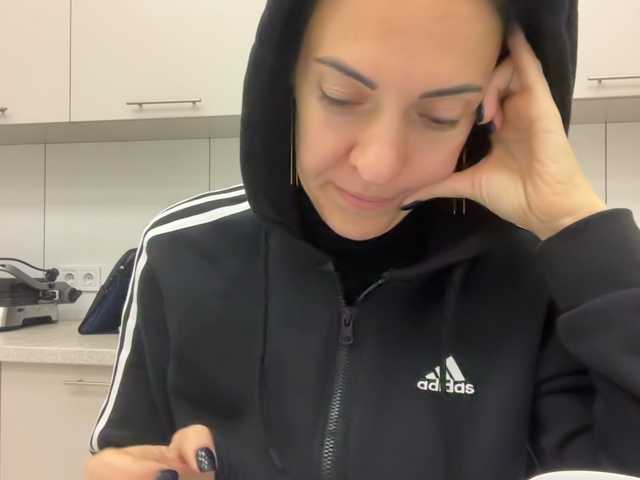 elena1983, en directo ahora en BongaCams