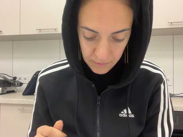 elena1983, en directo ahora en BongaCams