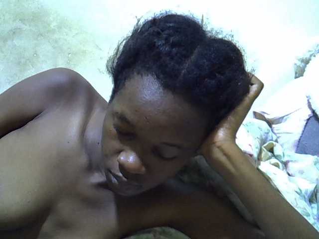 le modèle empress-rose est en webcam porno dans un show sur le site bongacams, il possède les tags suivants: Ebony,Brunette,Trimmed