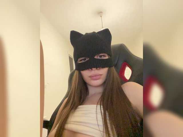 Milkacomss live cam
