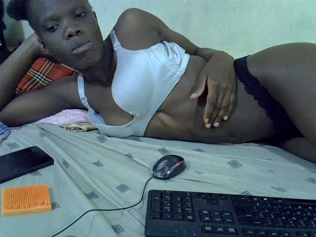 Petitegal live cam on BongaCams