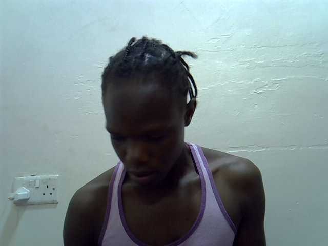 Petitegal live cam on BongaCams