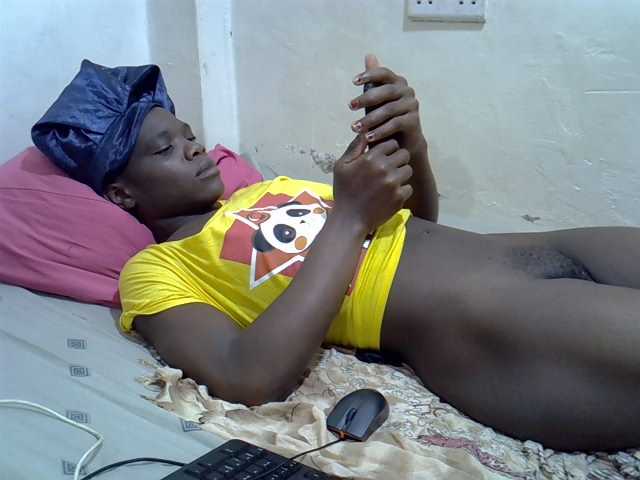Petitegal, live now on BongaCams
