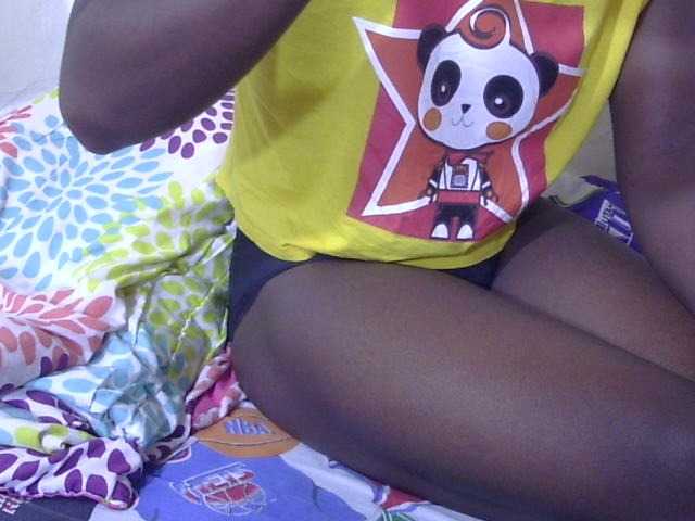 Petitegal live cam on BongaCams
