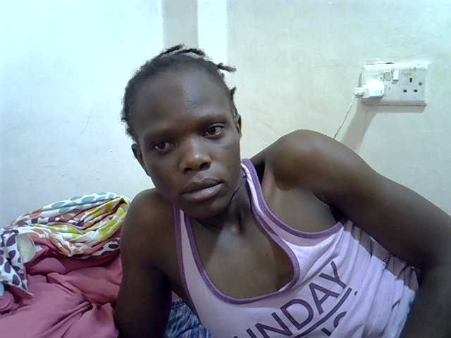 Petitegal live cam on BongaCams