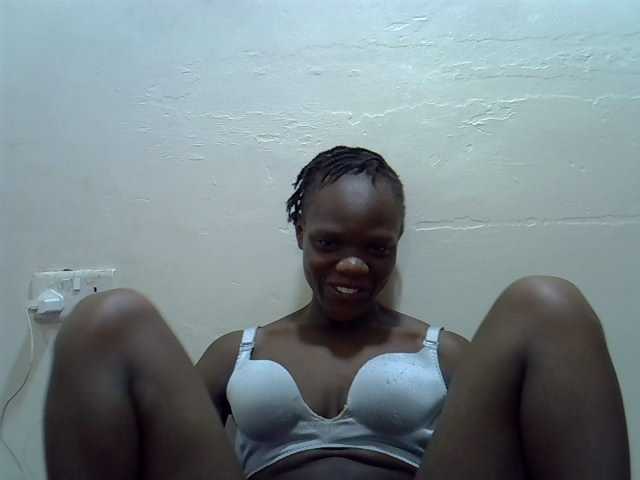 Petitegal live cam on BongaCams