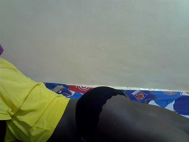 Petitegal live cam on BongaCams