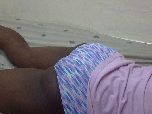 Petitegal live cam on BongaCams
