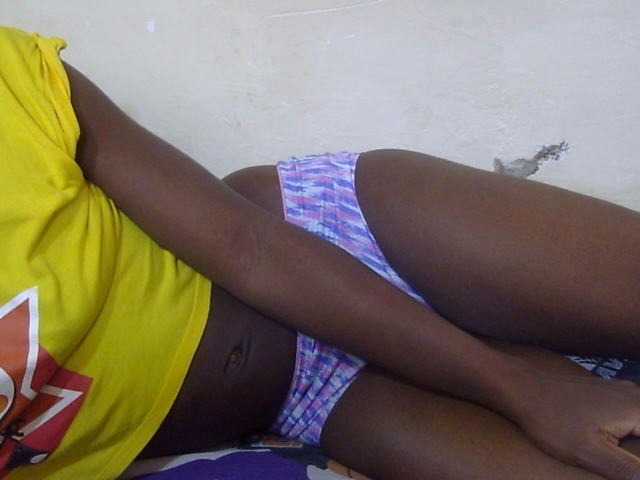 Petitegal live cam on BongaCams