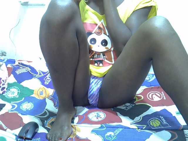 Petitegal live cam on BongaCams