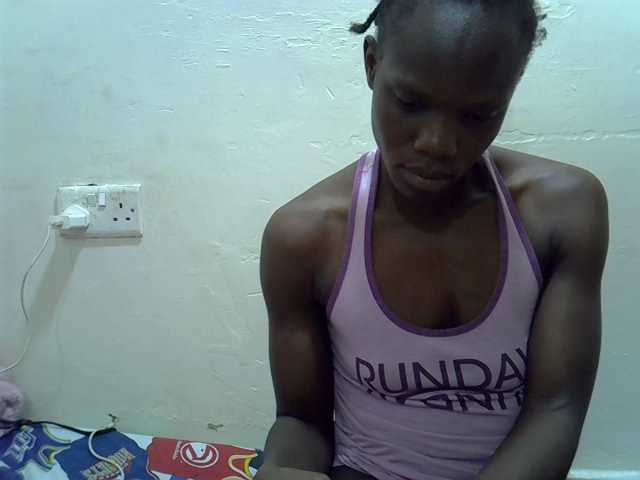 Petitegal live cam on BongaCams
