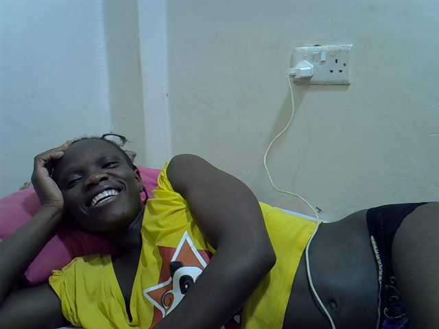 Petitegal live cam on BongaCams