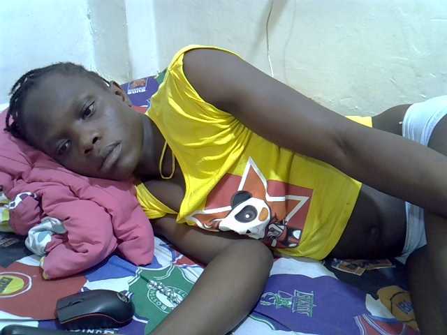 Petitegal live cam on BongaCams