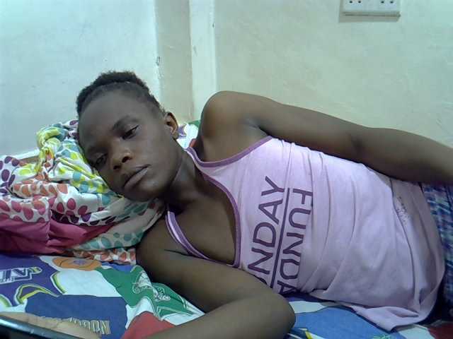 Petitegal live cam on BongaCams