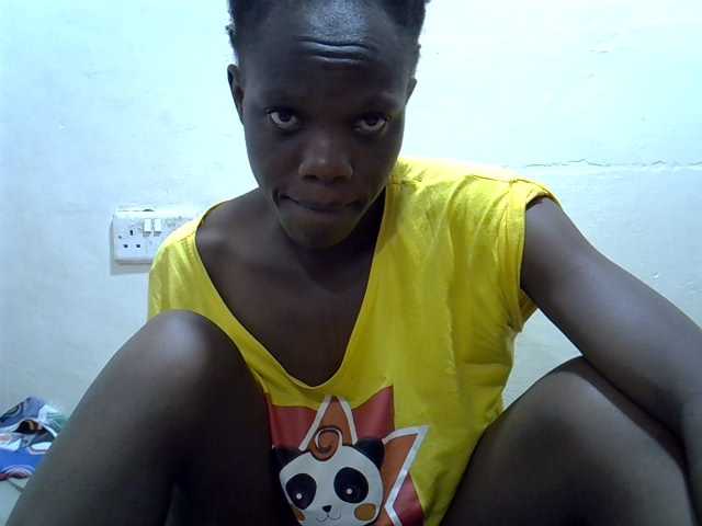 Petitegal live cam on BongaCams