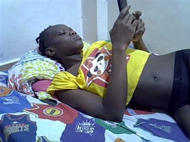 Petitegal live cam on BongaCams