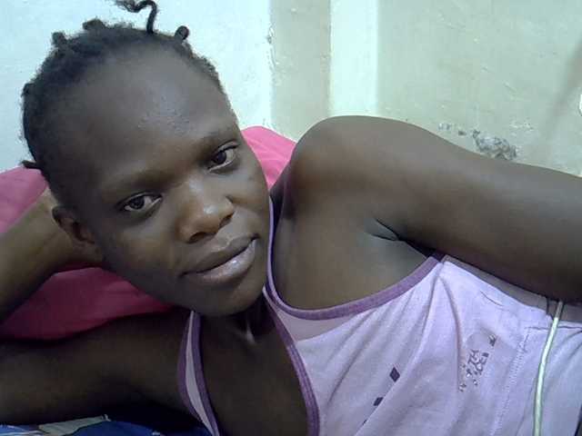 Petitegal live cam on BongaCams