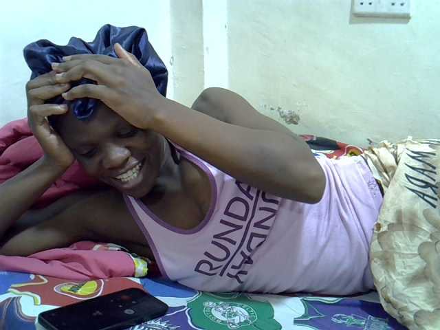 Petitegal live cam on BongaCams