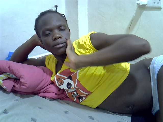 Petitegal live cam on BongaCams