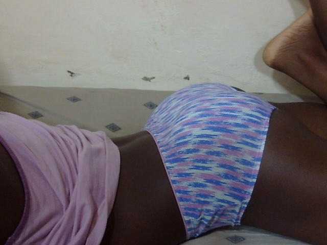 Petitegal live cam on BongaCams