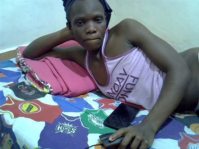 Petitegal live cam on BongaCams