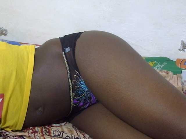 Petitegal live cam on BongaCams