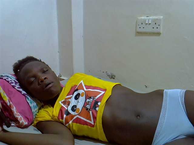 Petitegal live cam on BongaCams