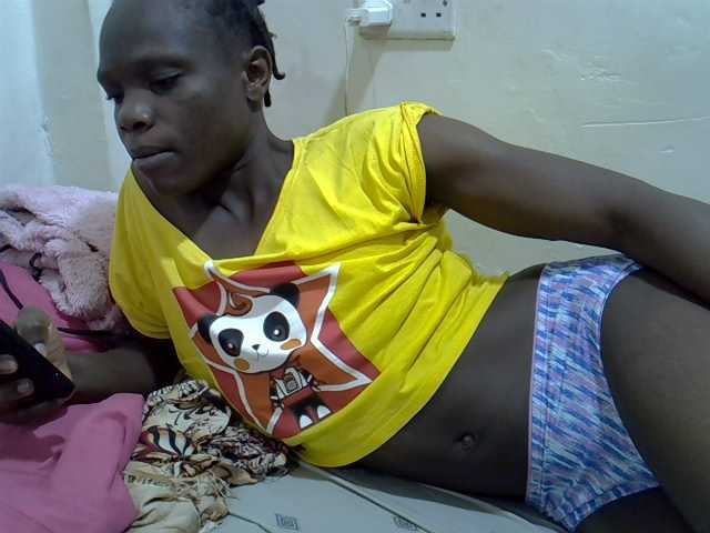 Petitegal live cam on BongaCams