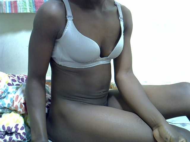 Petitegal live cam on BongaCams
