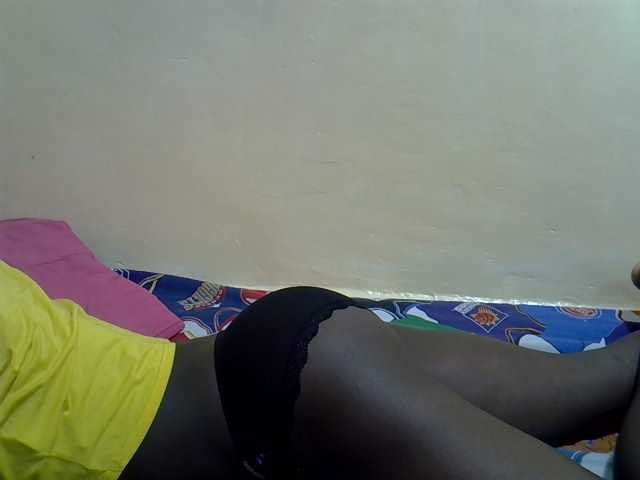 Petitegal live cam on BongaCams