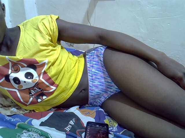Petitegal live cam on BongaCams